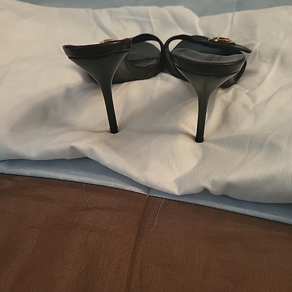 Gucci Black Leather Slide Sandals with Gold Medallion - Picture 5 of 11